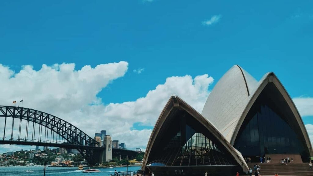 Azrbaycanl yaradclar ucun praktiki bldci: VKontakte uzrindn Nigeriya brendlri il laq, UGC tkliflri qazanmaq v lokal strategiyalar.