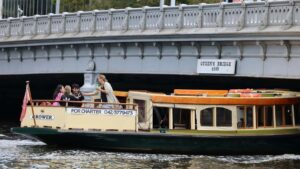 Roposo uzrindn Kipr brendlrin duzgun skild nec yaxnlasmaq, mkdaslq tkliflri hazrlamaq v mhsullarla outfit paylasmaq bard praktik, lokal mslhtlr.