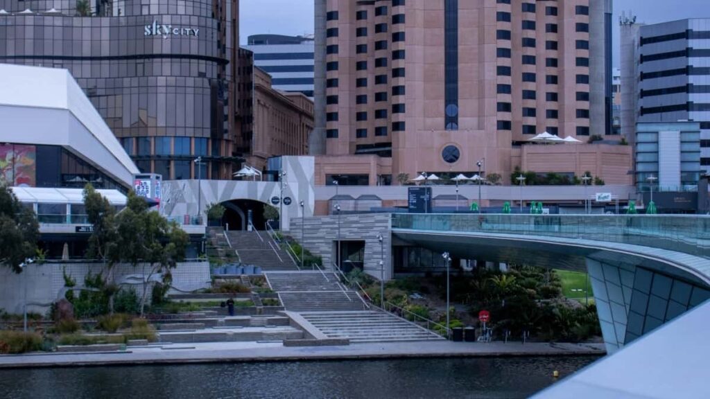 Discord uzrindn Rusiya markalar il mkdaslq qurmaq ucun praktik, local v thluksiz taktikalar nec mesaj yazmaq, hans kanallara qatlmaq v rylrin effektiv olmasn tmin etmk.