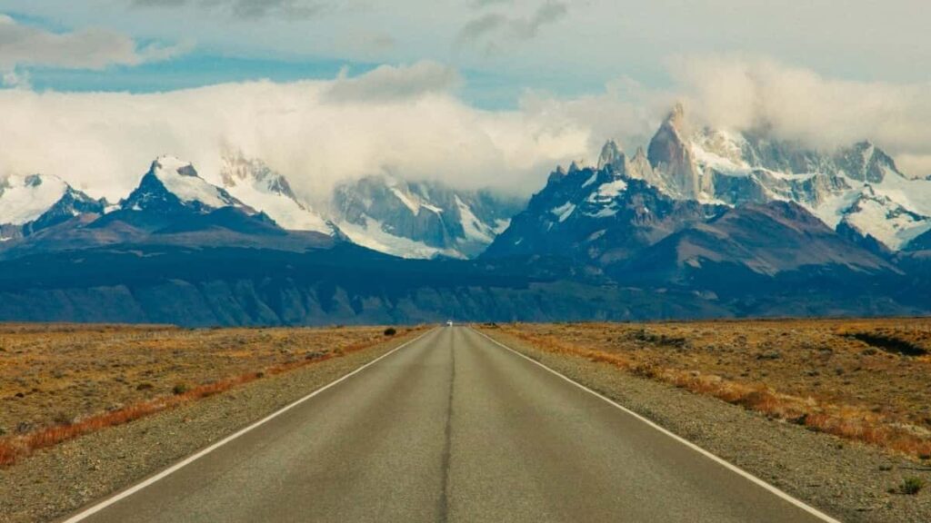 Apple Music uzrindn Iran brendlri il duz dansq v flat-fee tkliflr nec aparlr praktiki taktika, laq kanallar v risk qiymtlndirmsi, 2025 sonu trendlri il.