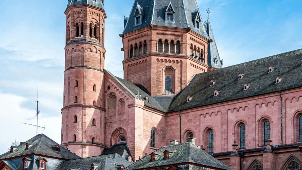 Azrbaycanl creatorlar ucun Kamboca markalarn Telegram-da tapmaq, tkliflrl dansmaq v syaht plan bldcilri yaratmaq ucun addm-addm, local taktika v numunlr.