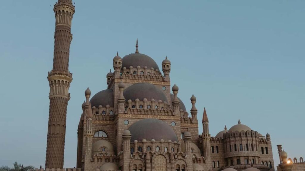 Azrbaycan bazar ucun praktik bldci: Sudiyy rbistannda Snapchat yaradclarn nec tapmaq, qiymtlndirmk v limited edition drops ucun nec mkdaslq qurmaq.