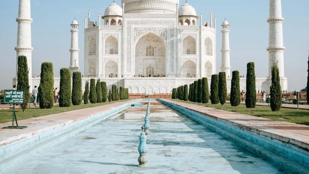 Italiyada Apple Music yaradclarn sponsorlamaq ucun praktik addmlar, yerlilsdirilmis strategiyalar v 2026 trend proqnozlar reklamclar ucun qsa bldci.